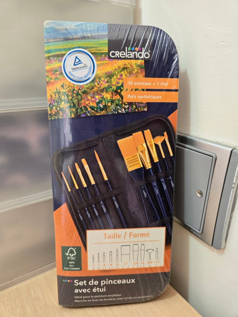 CRELANDO Set of 10 Paint Brushes with Storage Case